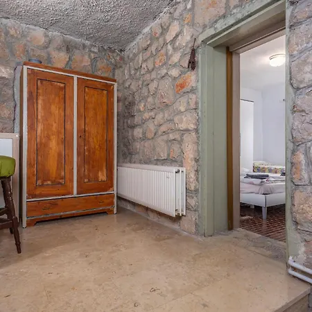 2 Bedroom Amazing In Apartment Gabonjin