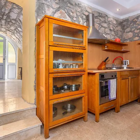 2 Bedroom Stunning In Apartment *