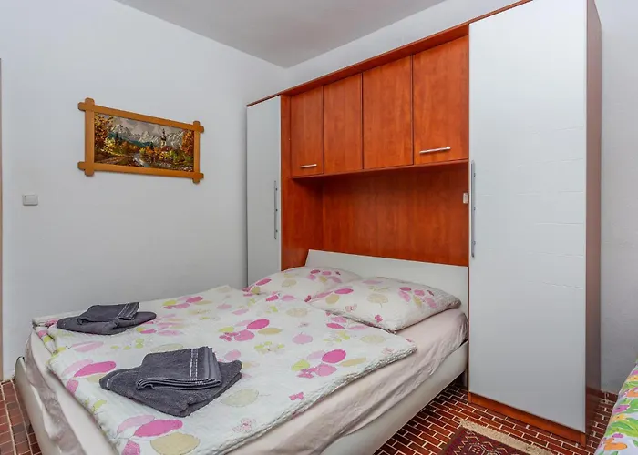 2 Bedroom Amazing In Apartament Gabonjin